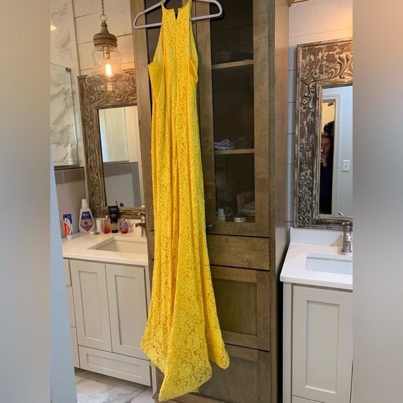 Pictures don’t do this justice! Gorgeous yellow gown. Worn once! Sherri Hill. - Picture 2 of 5